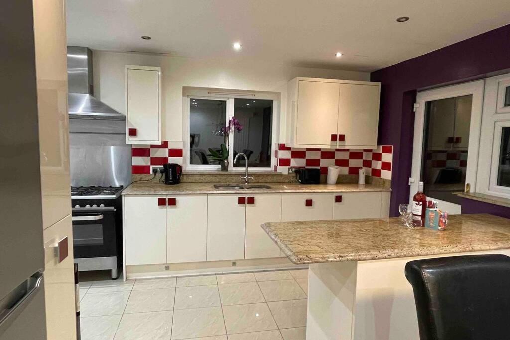 Detached Bungalow II Big Garden II Pet Friendly Villa Hednesford Exterior photo