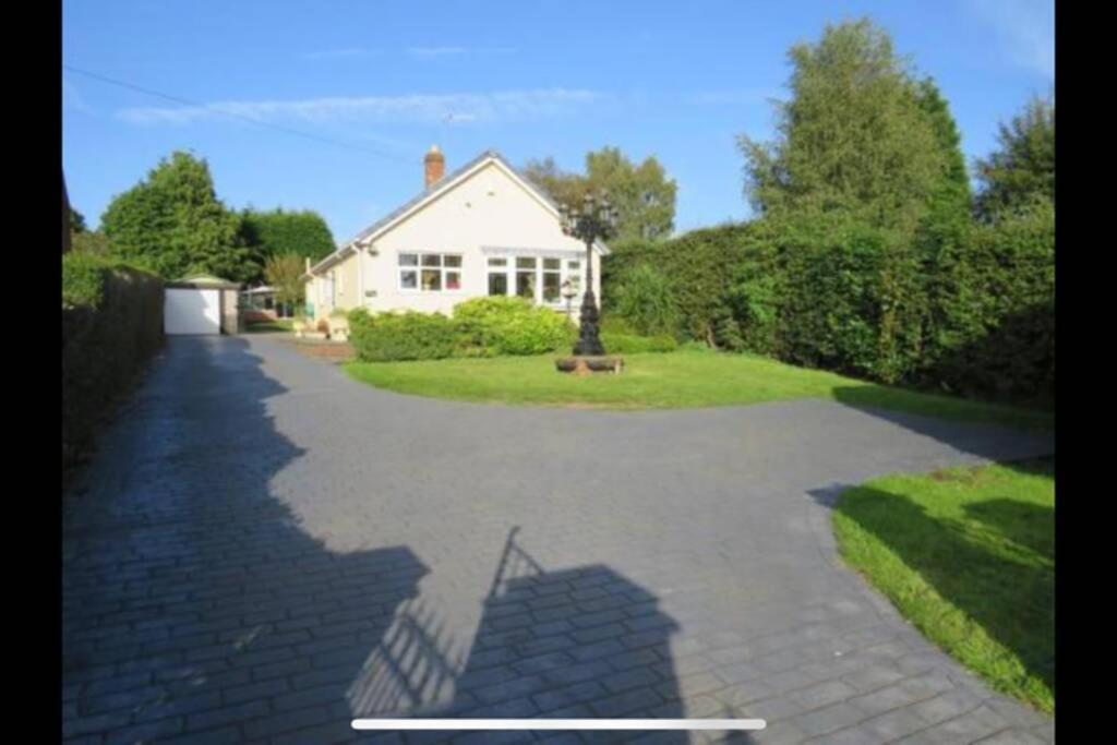 Detached Bungalow II Big Garden II Pet Friendly Villa Hednesford Exterior photo