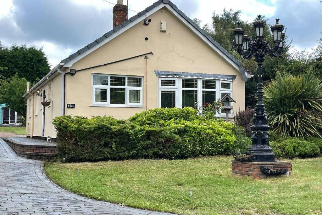 Detached Bungalow II Big Garden II Pet Friendly Villa Hednesford Exterior photo