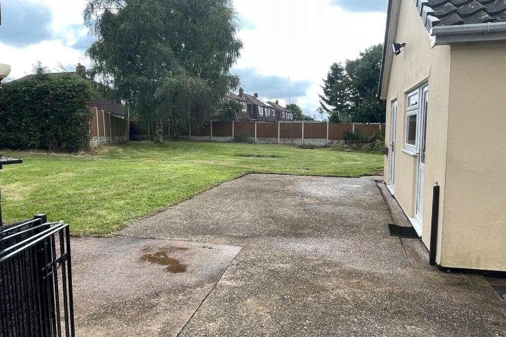 Detached Bungalow II Big Garden II Pet Friendly Villa Hednesford Exterior photo